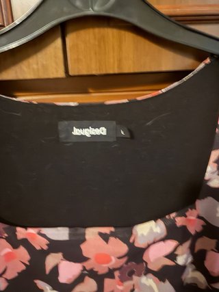 Vestito Desigual floreale nero e rosa