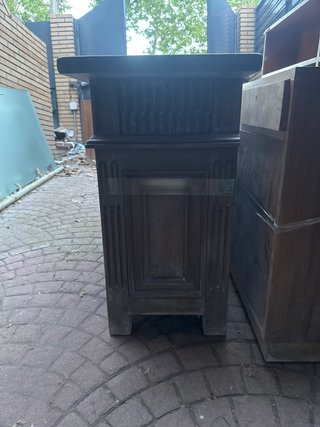 Mueble de madera maciza estilo clásico