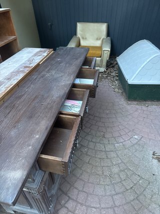 Mueble de madera maciza estilo clásico