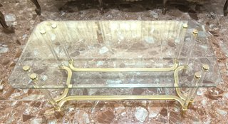 Mesita de cristal y metal dorado