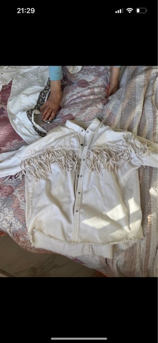 Chaqueta blanca con flecos