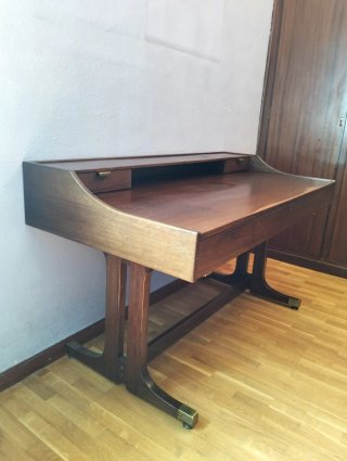 Escritorio vintage de madera