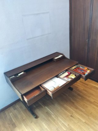 Escritorio vintage de madera