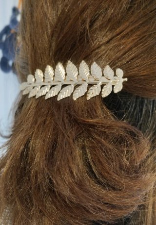 Gancho de cabelo dourado em formato de folhas
