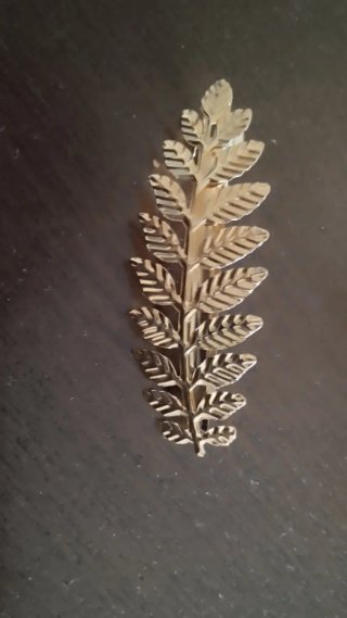 Gancho de cabelo dourado em formato de folhas