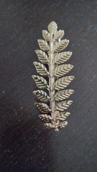Gancho de cabelo dourado em formato de folhas