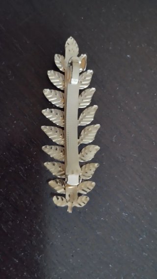 Gancho de cabelo dourado em formato de folhas