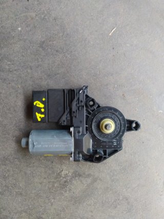Motor elevalunas trasero derecho Golf VI