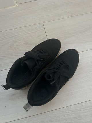 Deportivas plataforma negras talla 36