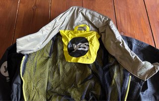 Traje de agua moto marca Yes Talla S