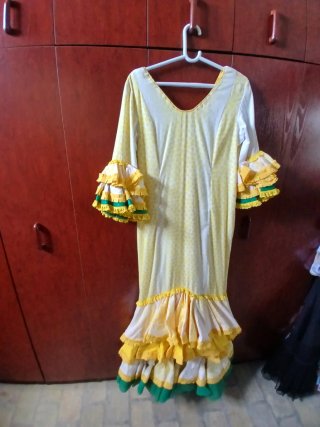 Traje de flamenca volantes amarillo