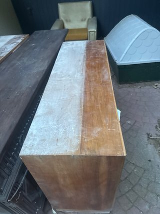 Mueble de madera con cajones