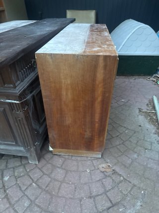 Mueble de madera con cajones