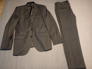 Traje gris. Talla 48. Estatura 1.70