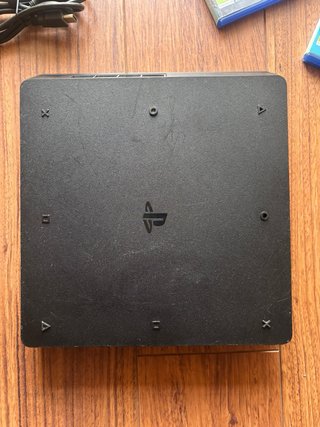 PS4 Slim Nera + 3 Giochi
