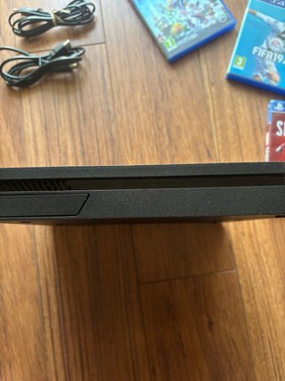 PS4 Slim Nera + 3 Giochi