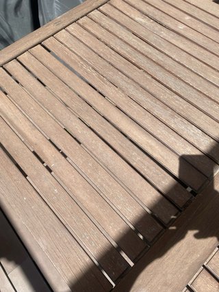 Tavolo da esterno in legno e metallo