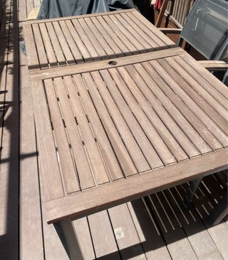 Tavolo da esterno in legno e metallo