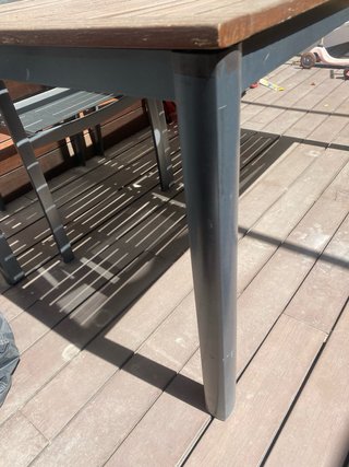 Tavolo da esterno in legno e metallo