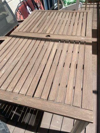 Tavolo da esterno in legno e metallo