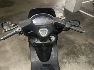 Kymco Dink 50 Scooter Negra