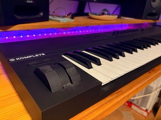 Teclado MIDI Korg komplete kontrol A61