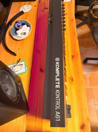 Teclado MIDI Korg komplete kontrol A61