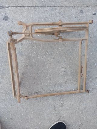 Pieza de máquina de coser antigua