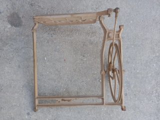 Pieza de máquina de coser antigua