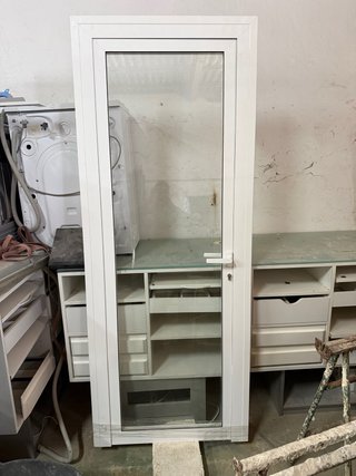 Puerta de aluminio con cristal medida 0,70x2,10