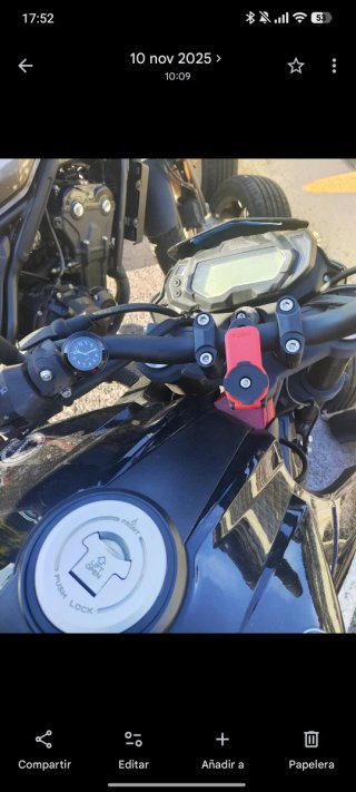 Benelli BN 125 Naked Negra y Roja