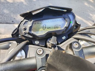 Benelli BN 125 Naked Negra y Roja