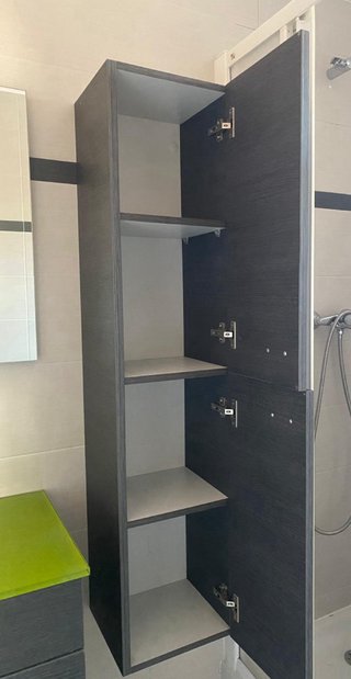 Mueble de lavabo y armario vertical lateral