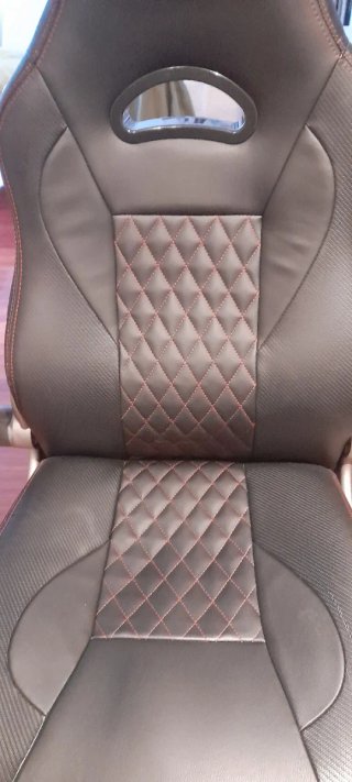 Silla gaming negra estilo racing como nueva