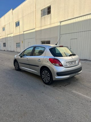 Peugeot 207 2009