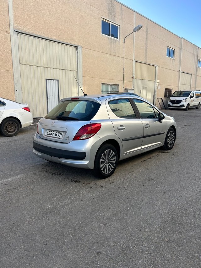 Peugeot 207 2009