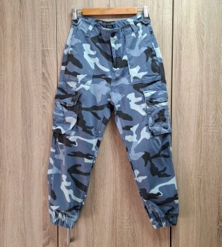 Pantalón Cargo Camuflaje Azul Bershka Talla 38