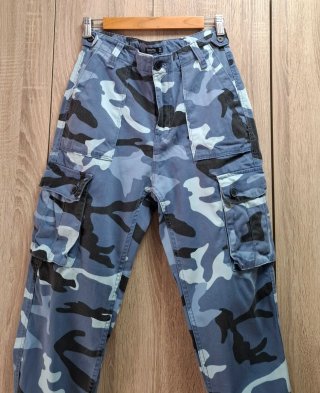 Pantalón Cargo Camuflaje Azul Bershka Talla 38