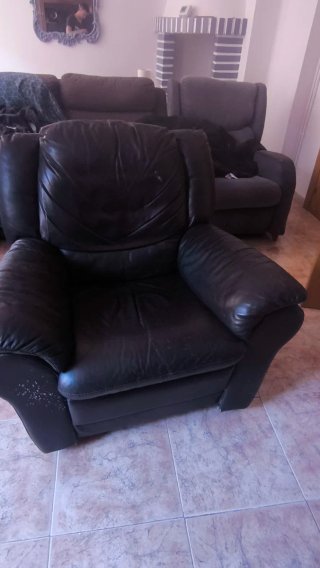 Sillón reclinable de piel negro