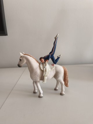 Juguete Schleich: Jinete Acrobático a Caballo