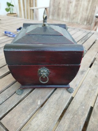 Cofre joyero antiguo madera y metal