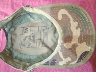 Gorra militar camuflaje con escudo