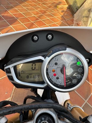 Triumph Street Triple Blanca