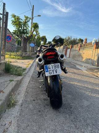 Triumph Street Triple Blanca