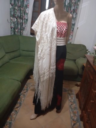 Mantón Manila Seda Bordado Mano Nuevo marfil