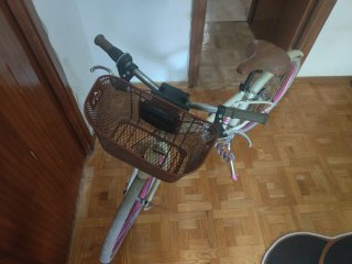 Bicicleta B-Twin con cesta y cambios