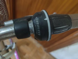 Bicicleta B-Twin con cesta y cambios