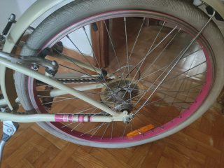 Bicicleta B-Twin con cesta y cambios