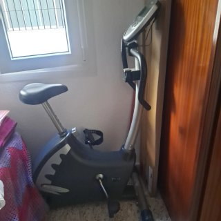 Bicicleta estática para ejercicio