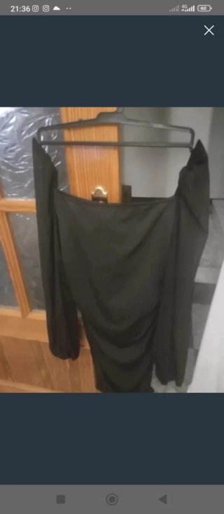 Vestido negro elegante manga larga